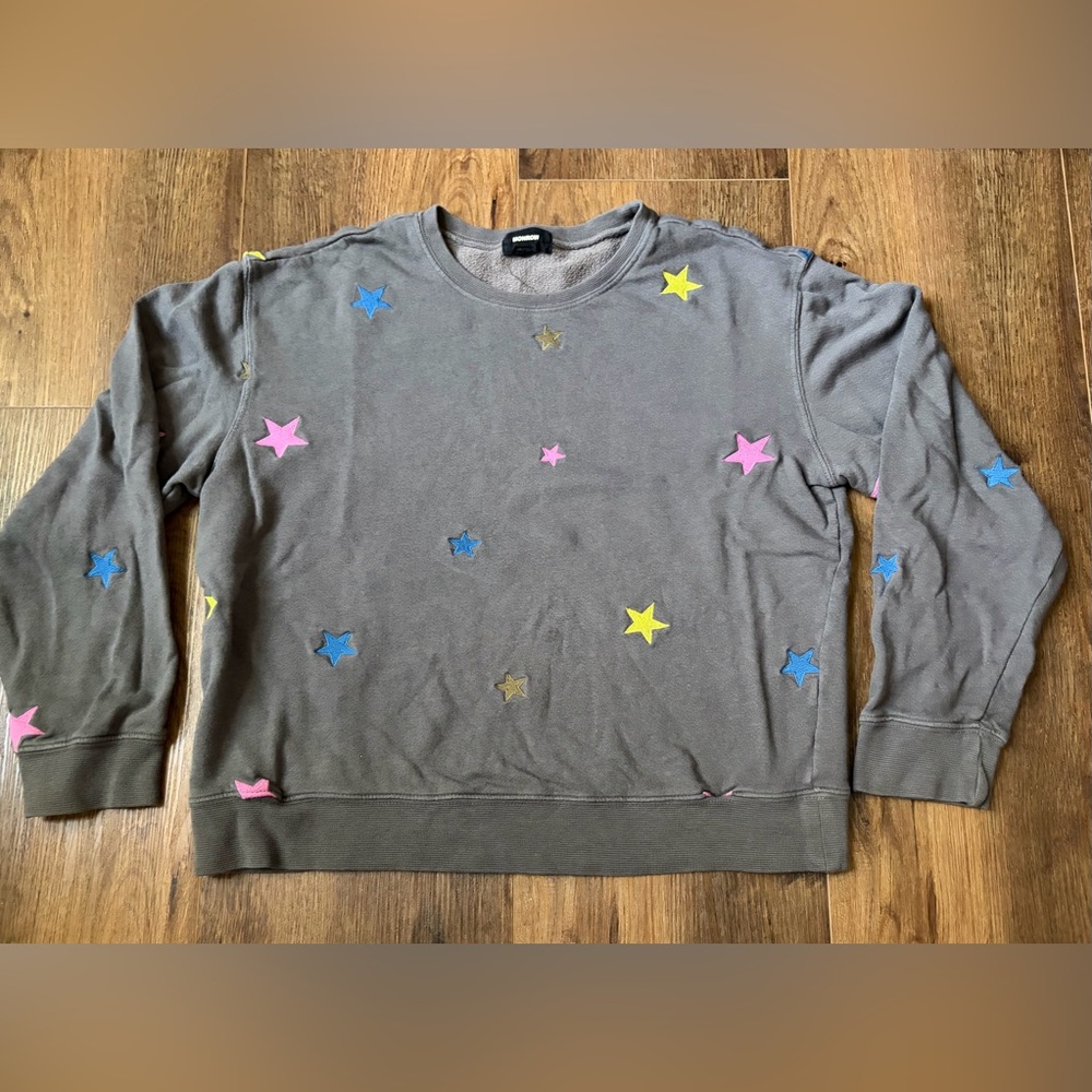 Monrow Star Embroidered Boyfriend Sweatshirt In Faded Black Relaxed